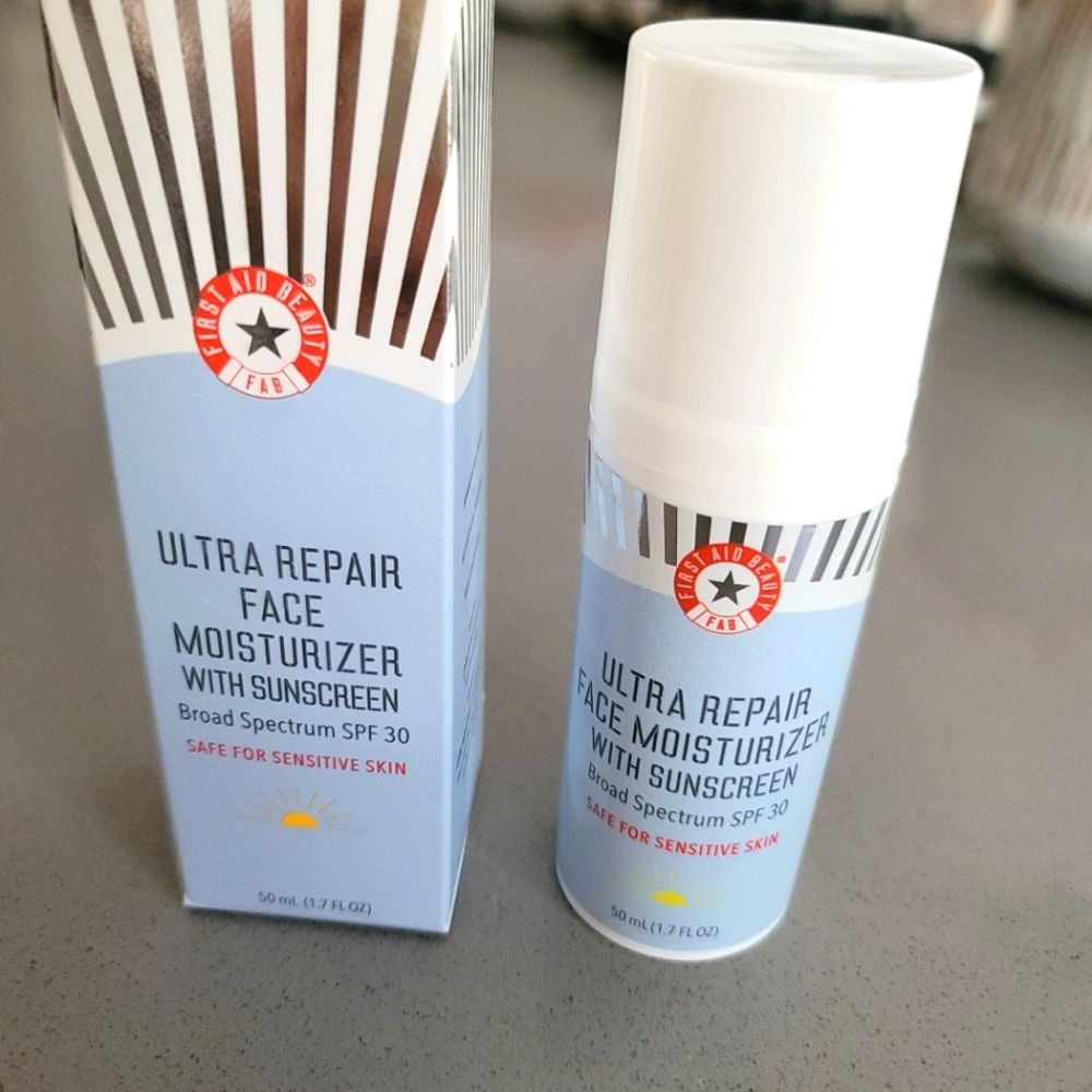 First Aid Beauty | Ultra Repair Face Moisturizer | with Sunscreen SPF 30 NIB